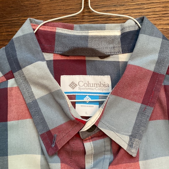 Men’s Columbia button up flannel size large color red, white, and blue - Picture 2 of 4